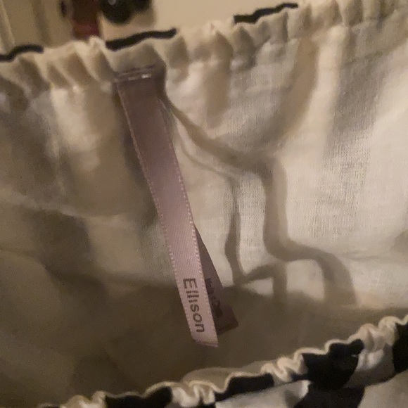 Black and white striped gown - Picture 3 of 4